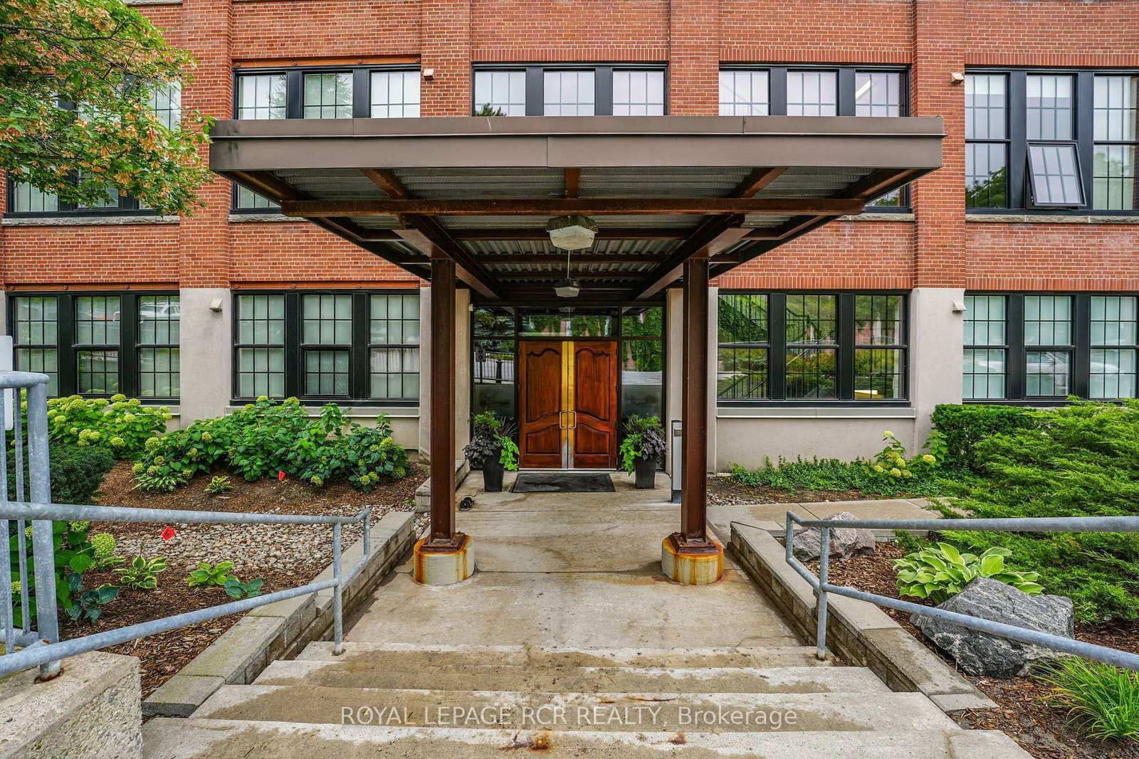 543 Timothy Street • #207 • Newmarket, ON photo 2