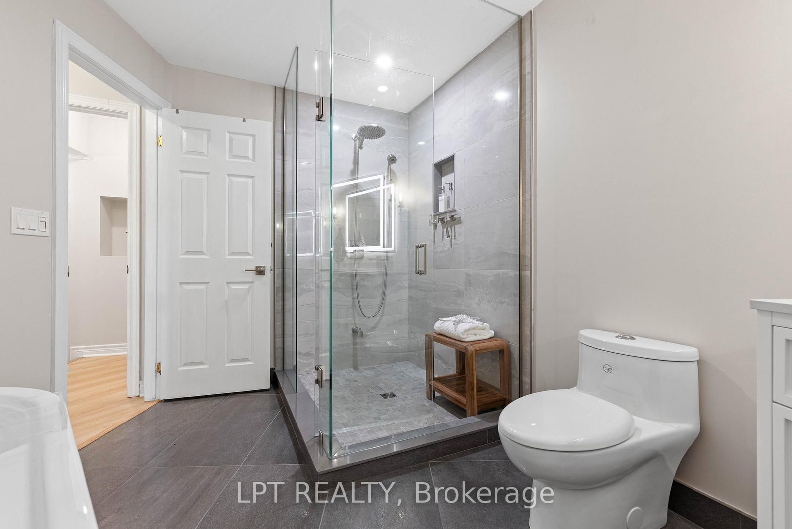 204 The Queensway S • Georgina, ON photo 23