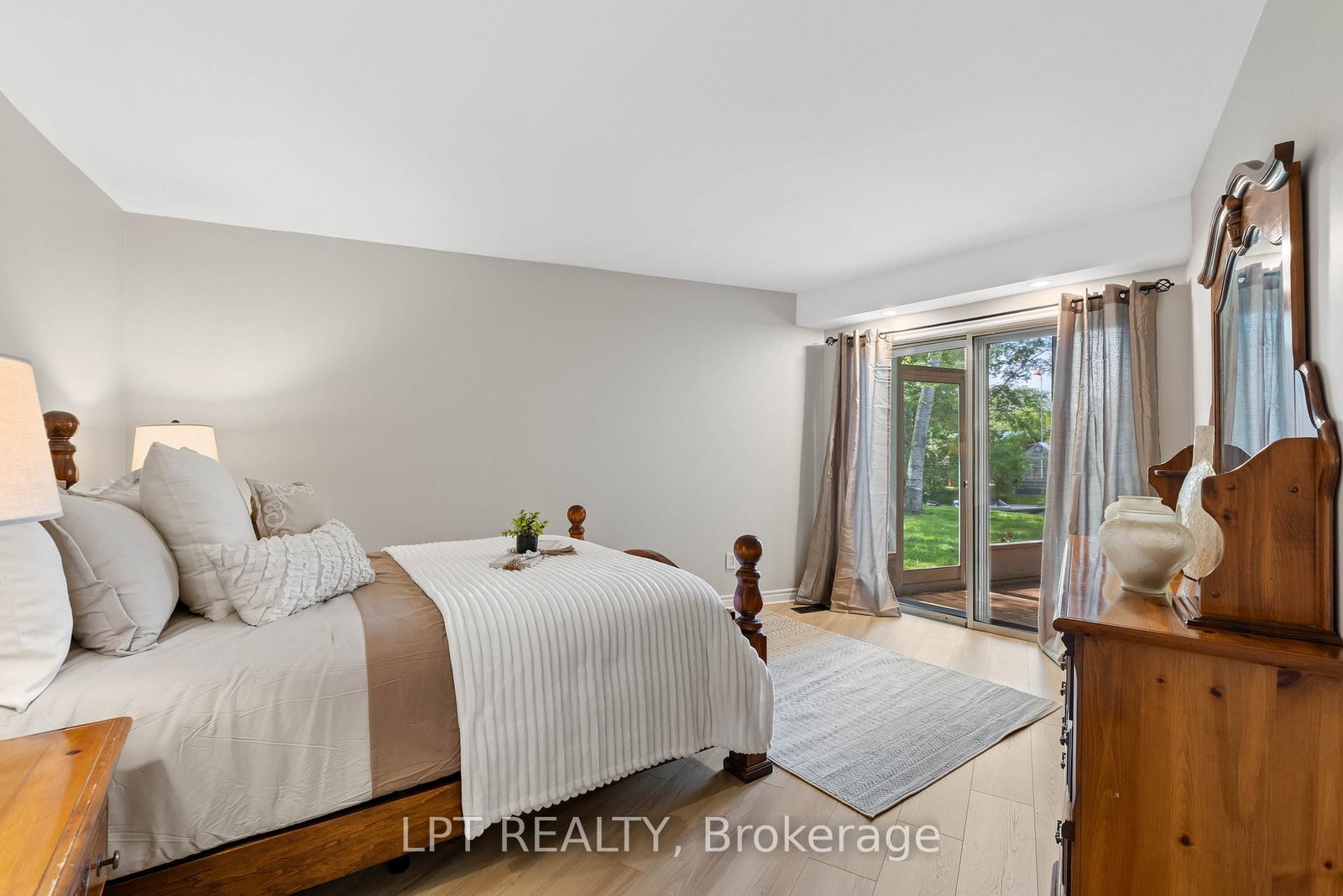 204 The Queensway S • Georgina, ON photo 28