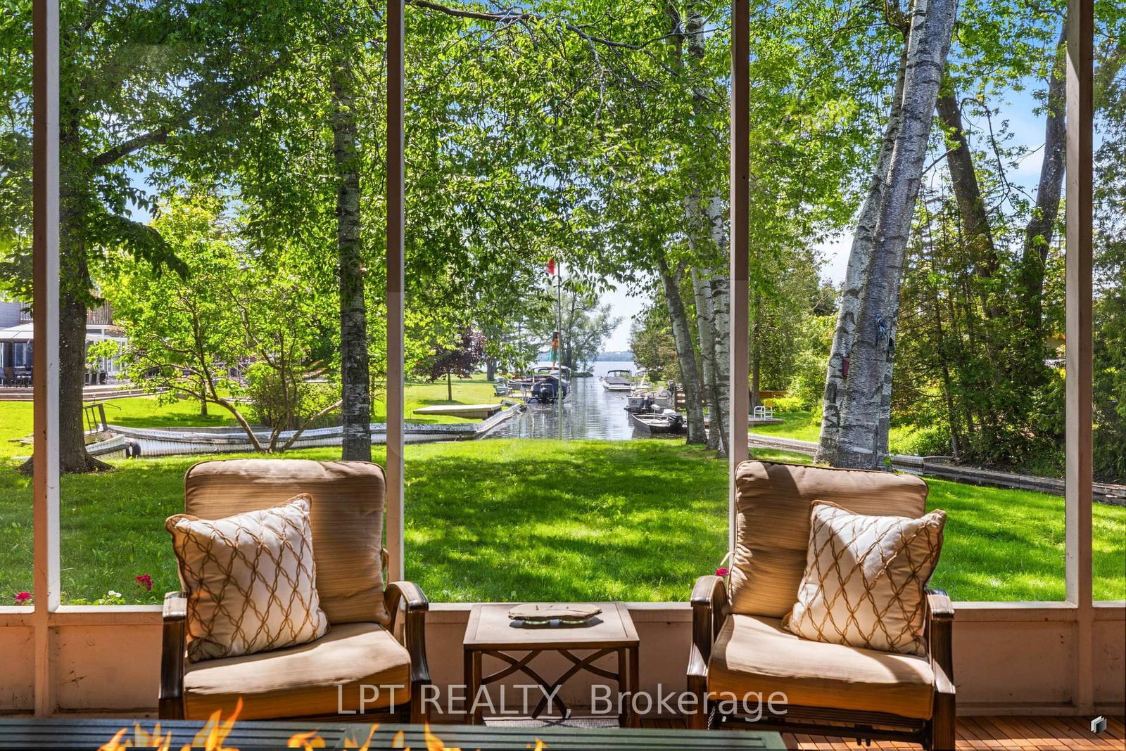 204 The Queensway S • Georgina, ON photo 3