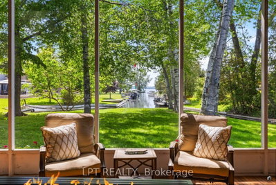 204 The Queensway S • Georgina, ON photo 3