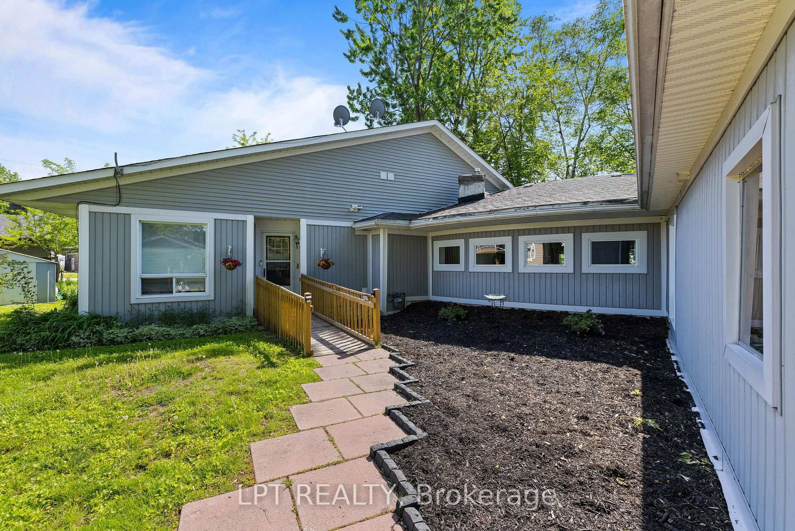204 The Queensway S • Georgina, ON photo 32