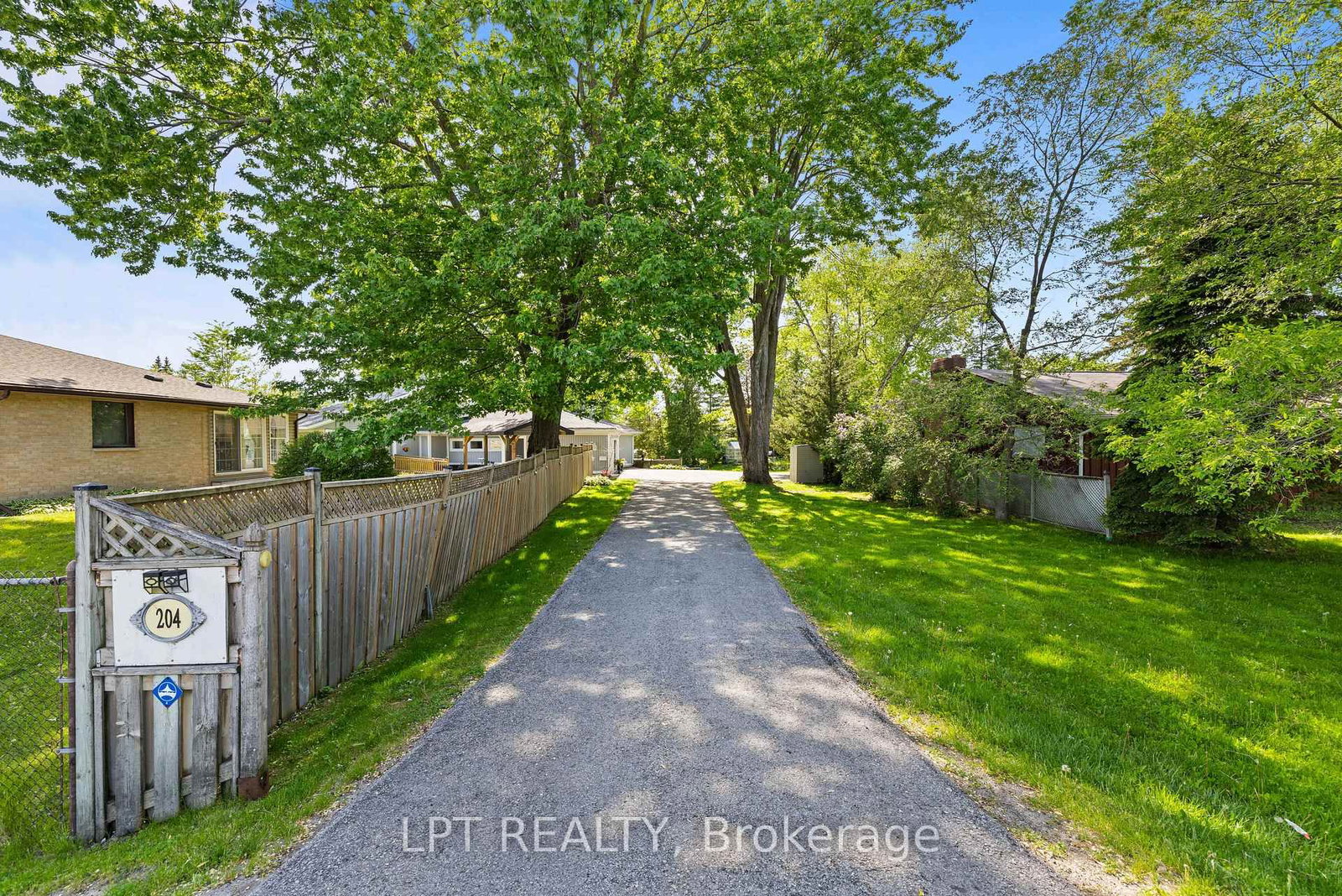 204 The Queensway S • Georgina, ON photo 4
