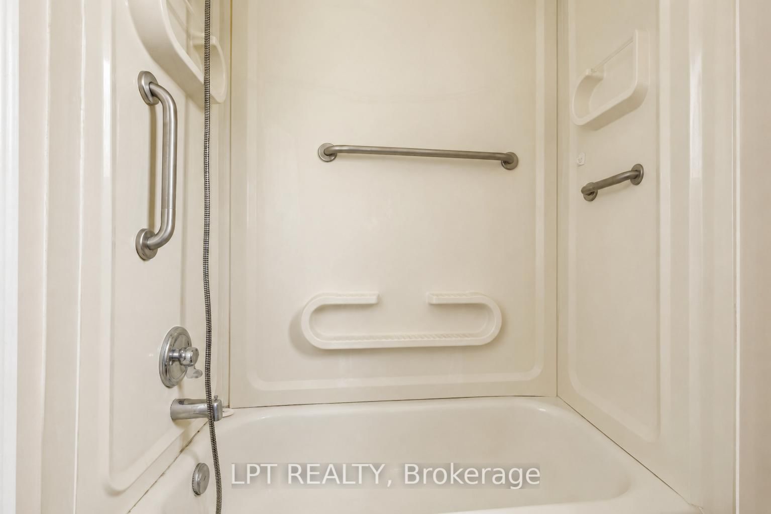 204 The Queensway S • Georgina, ON photo 40