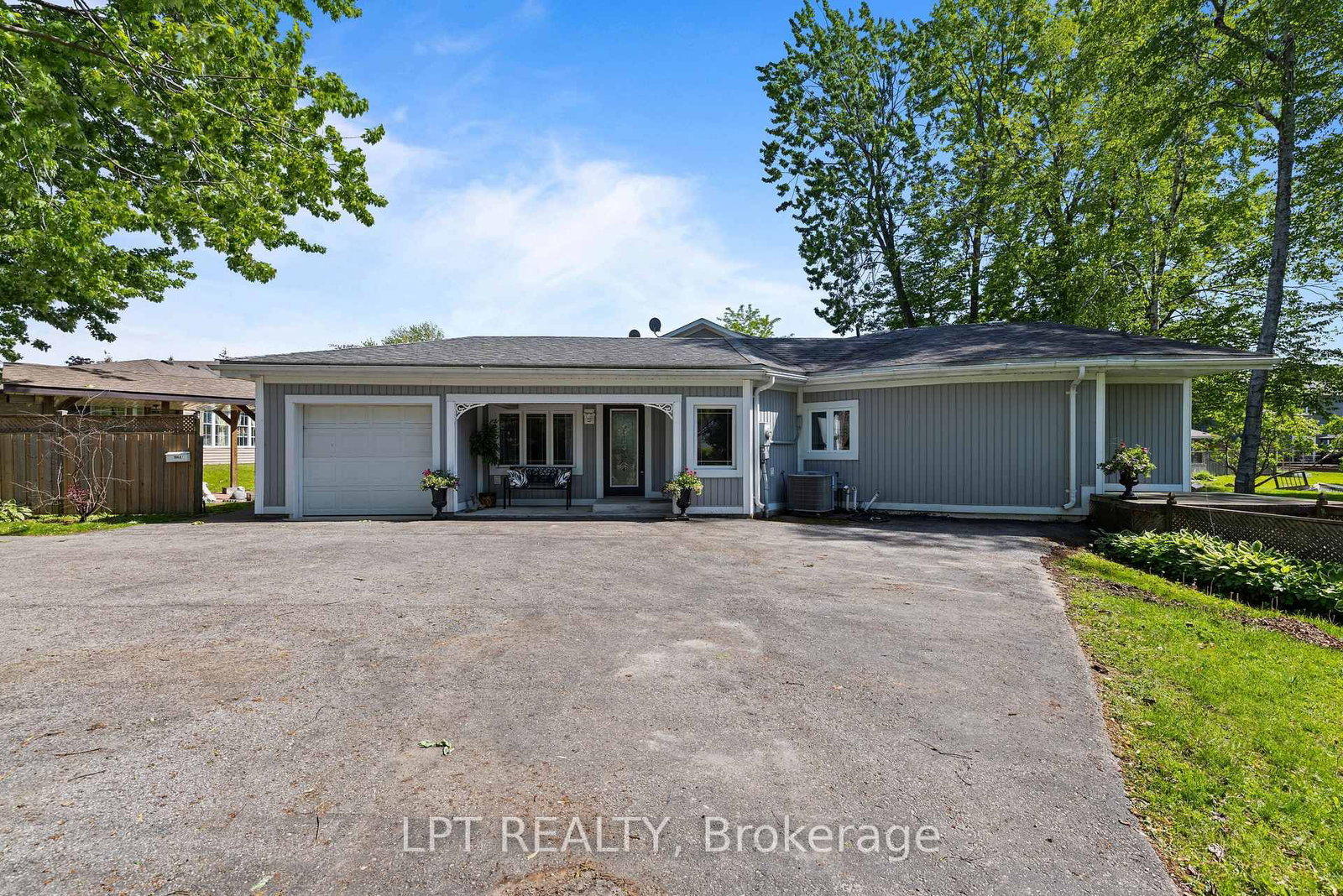 204 The Queensway S • Georgina, ON photo 5