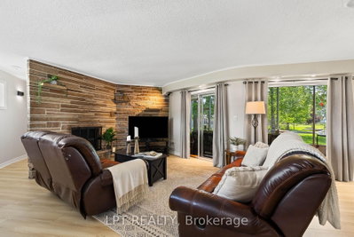 204 The Queensway S • Georgina, ON photo 8