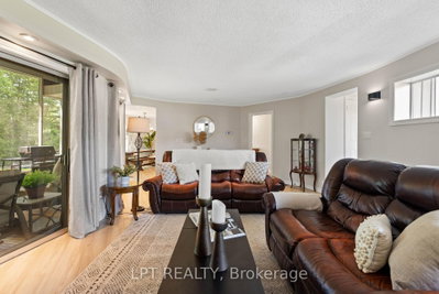 204 The Queensway S • Georgina, ON photo 9