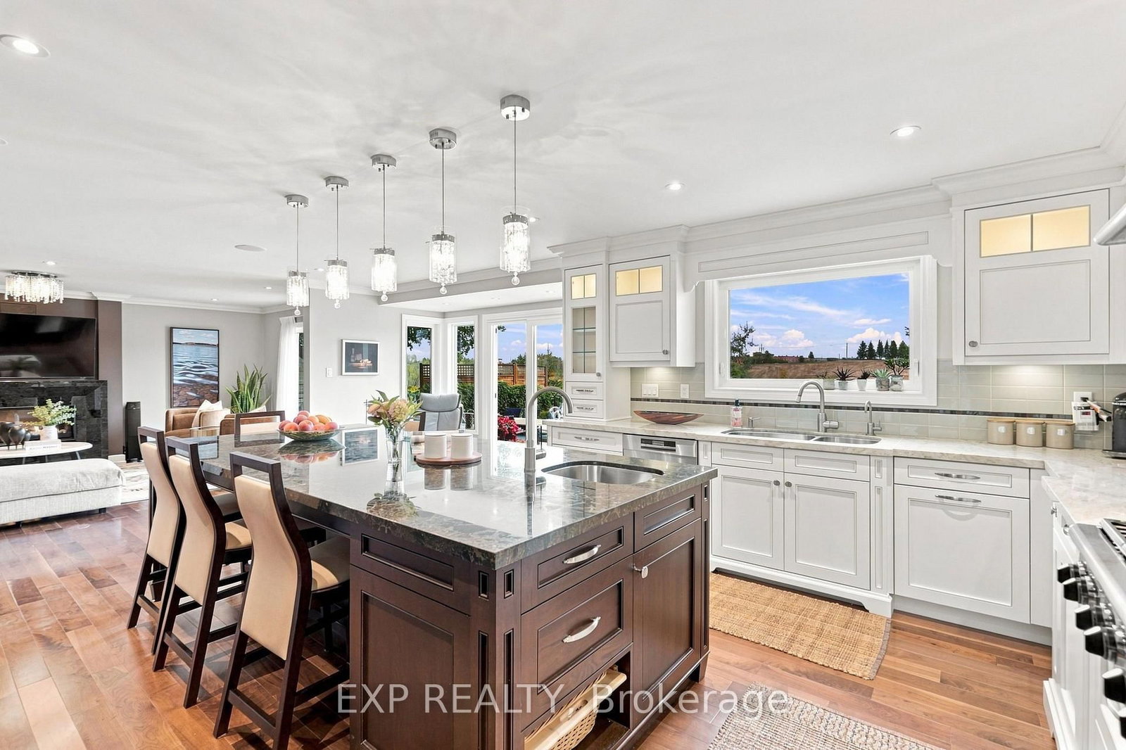 655 Culler Mews • Newmarket, ON photo 17