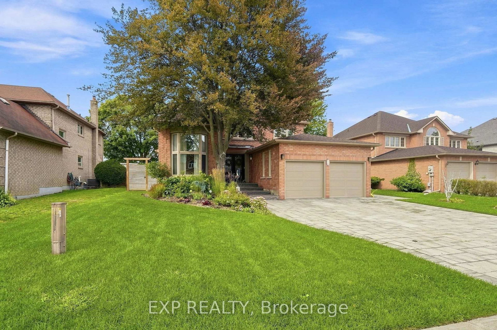 655 Culler Mews • Newmarket, ON photo 2