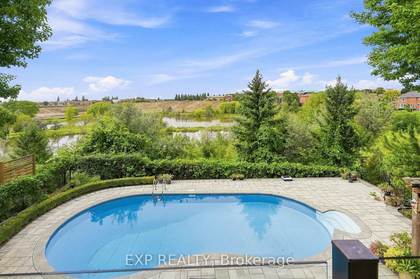 655 Culler Mews • Newmarket, ON photo 42
