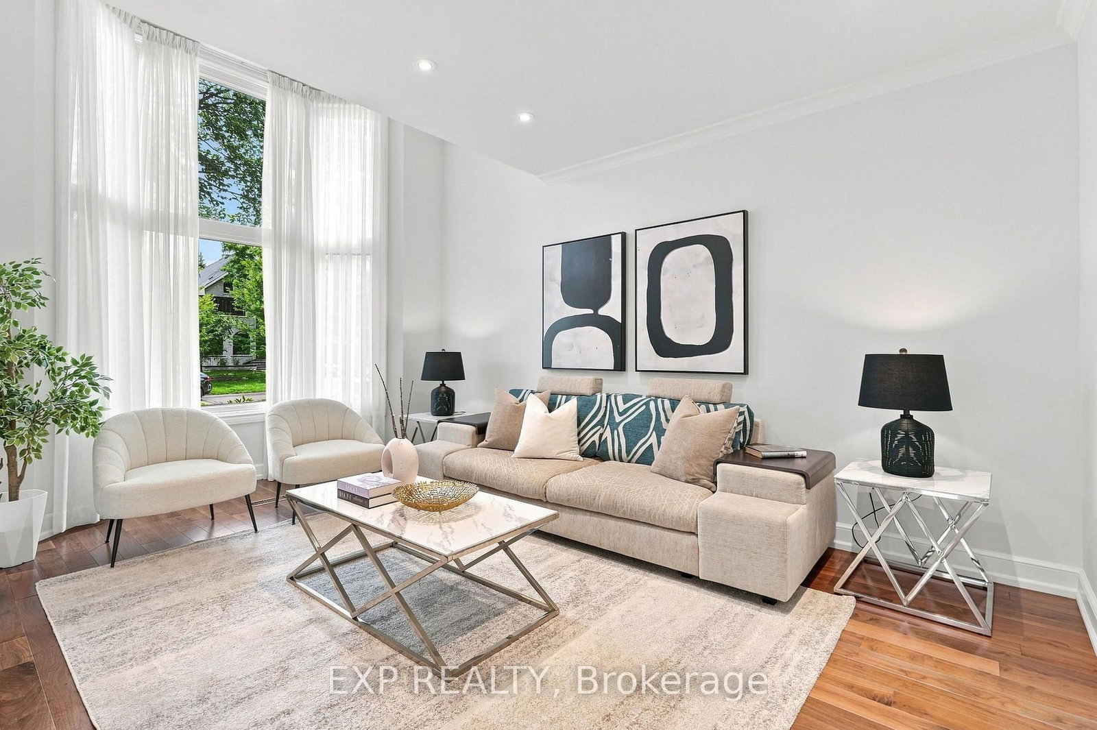 655 Culler Mews • Newmarket, ON photo 5