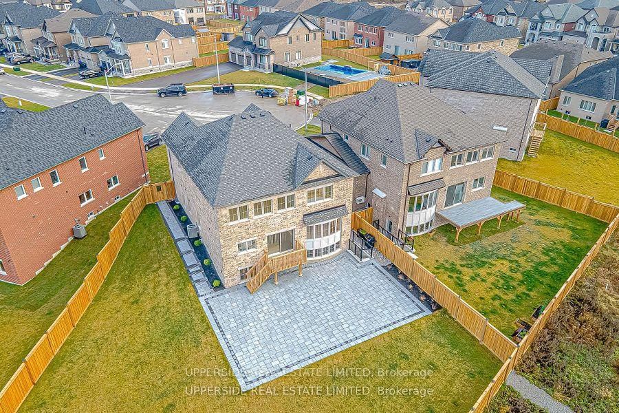 1727 Corsal Court • Innisfil, ON photo 2