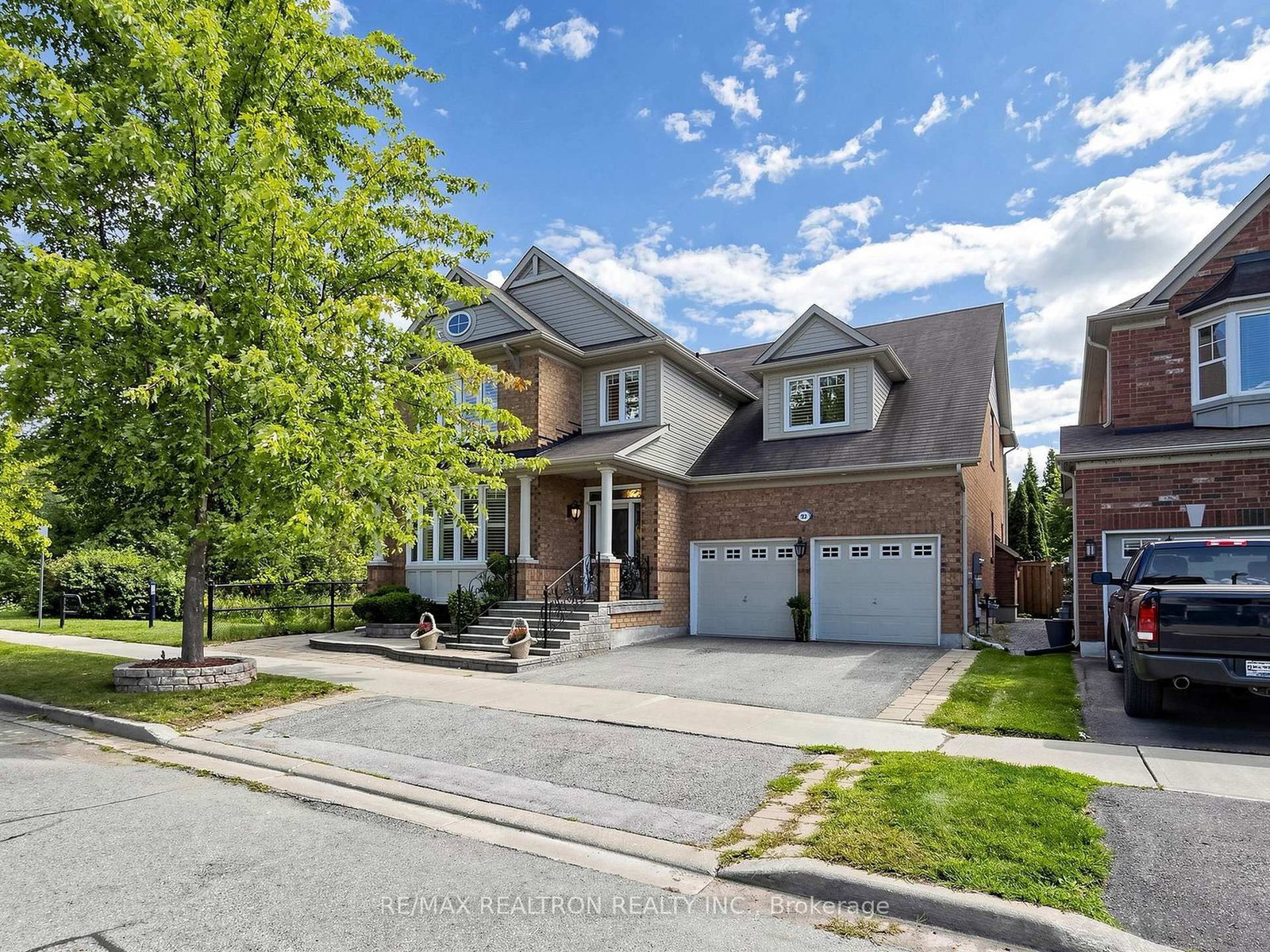 92 Clausfarm Lane • Whitchurch-Stouffville, ON photo 2