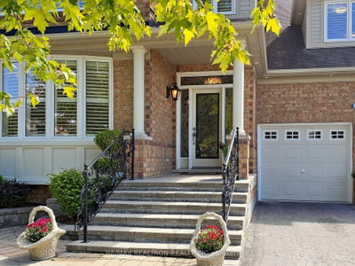 92 Clausfarm Lane • Whitchurch-Stouffville, ON photo 4