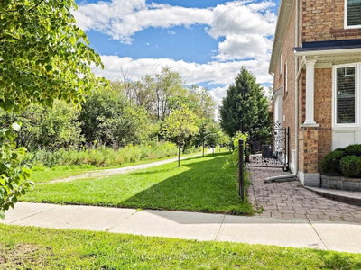 92 Clausfarm Lane • Whitchurch-Stouffville, ON photo 5