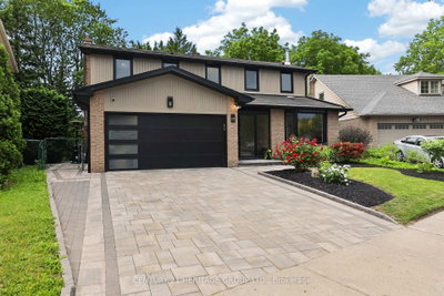 28 Innis Crescent • Richmond Hill, ON photo 2
