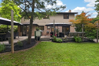 28 Innis Crescent • Richmond Hill, ON photo 3