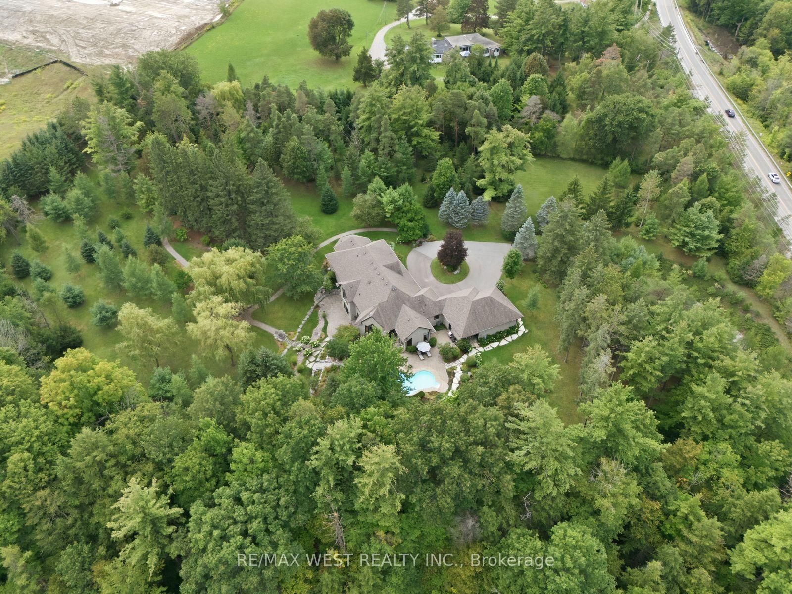 5775 Kirby Road • Vaughan, ON photo 2