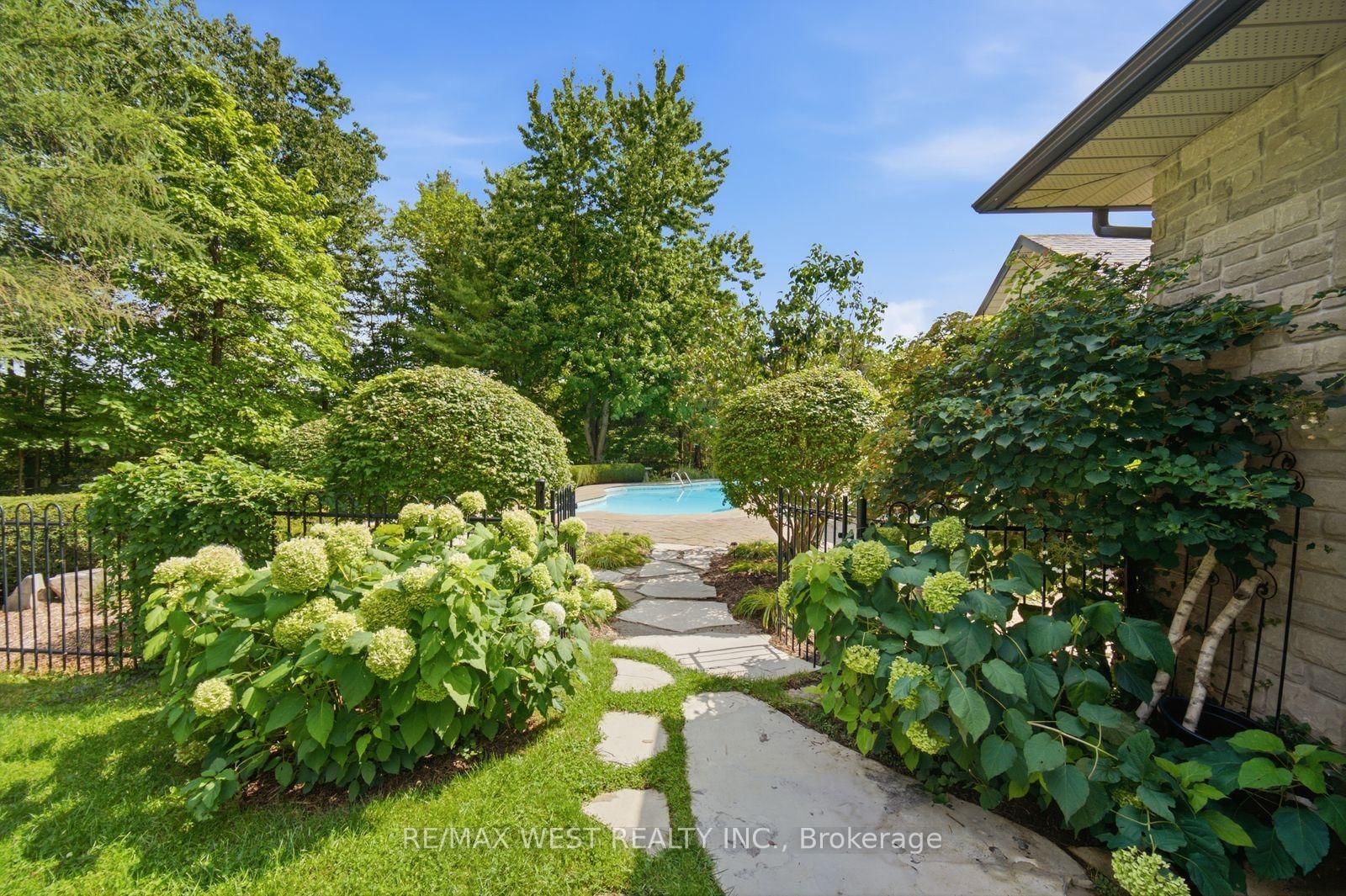 5775 Kirby Road • Vaughan, ON photo 41