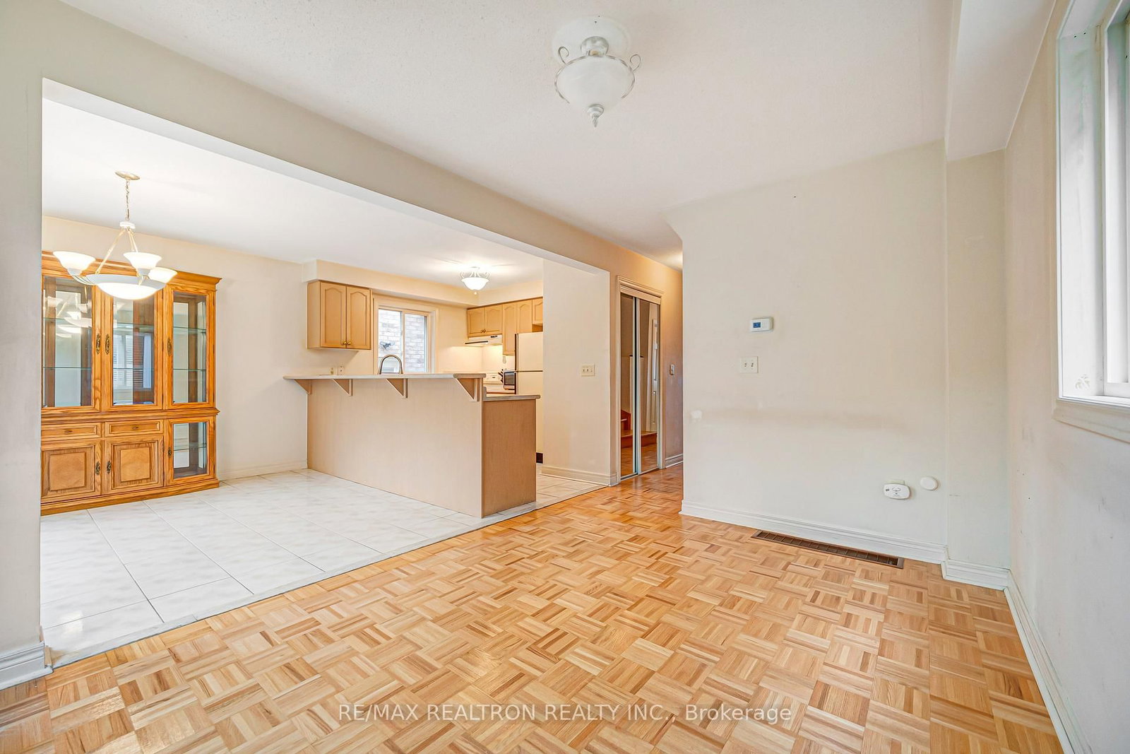 195 Kale Crescent • Vaughan, ON photo 5