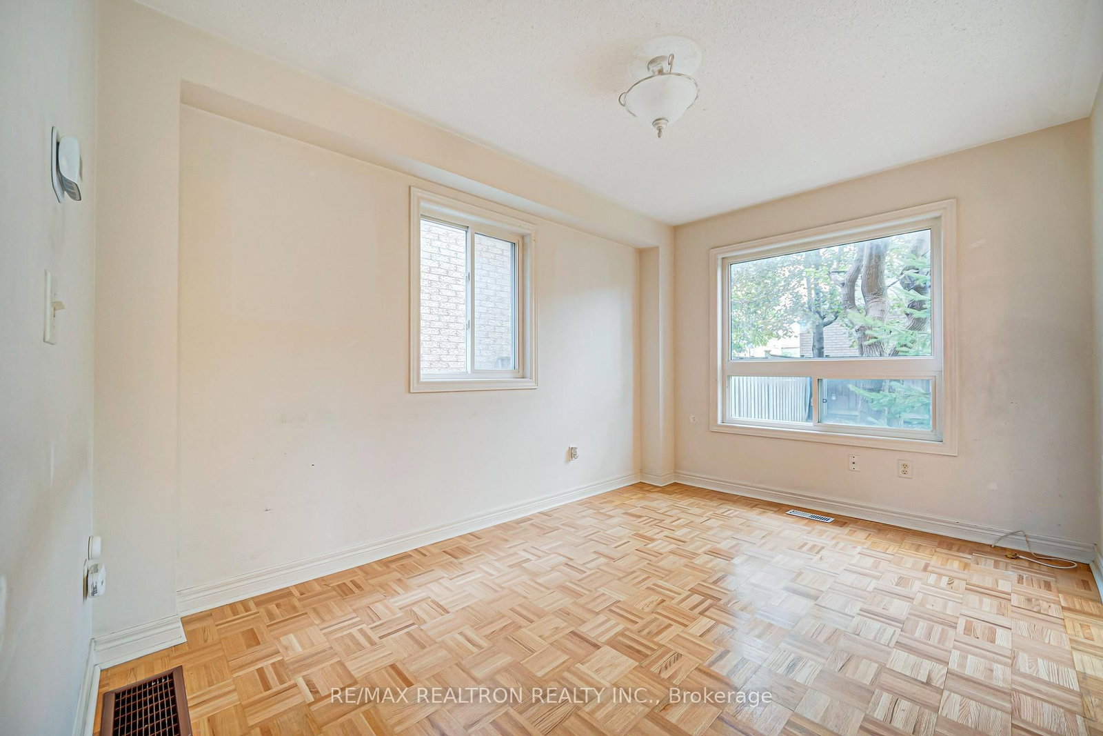 195 Kale Crescent • Vaughan, ON photo 6