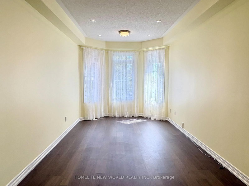 26 Roy Grove Way photo 4