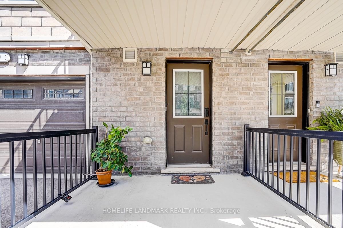 25 Sunbury Lane • Whitchurch-Stouffville, ON photo 3