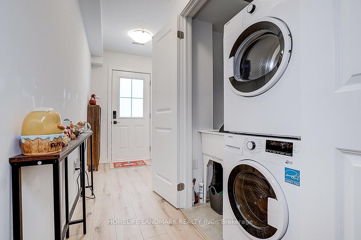 25 Sunbury Lane • Whitchurch-Stouffville, ON photo 8