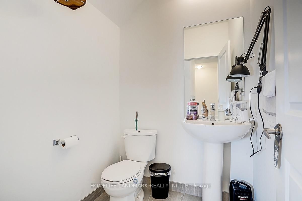 25 Sunbury Lane • Whitchurch-Stouffville, ON photo 9