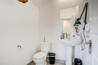 25 Sunbury Lane • Whitchurch-Stouffville, ON photo 9