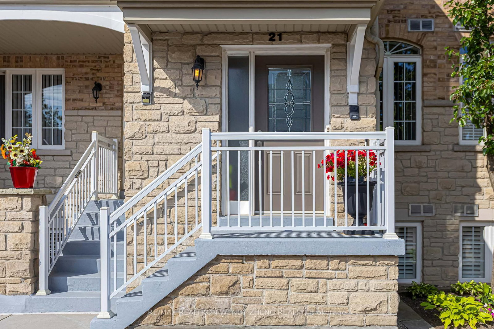 520 Silken Laumann Drive • #21 • Newmarket, ON photo 4