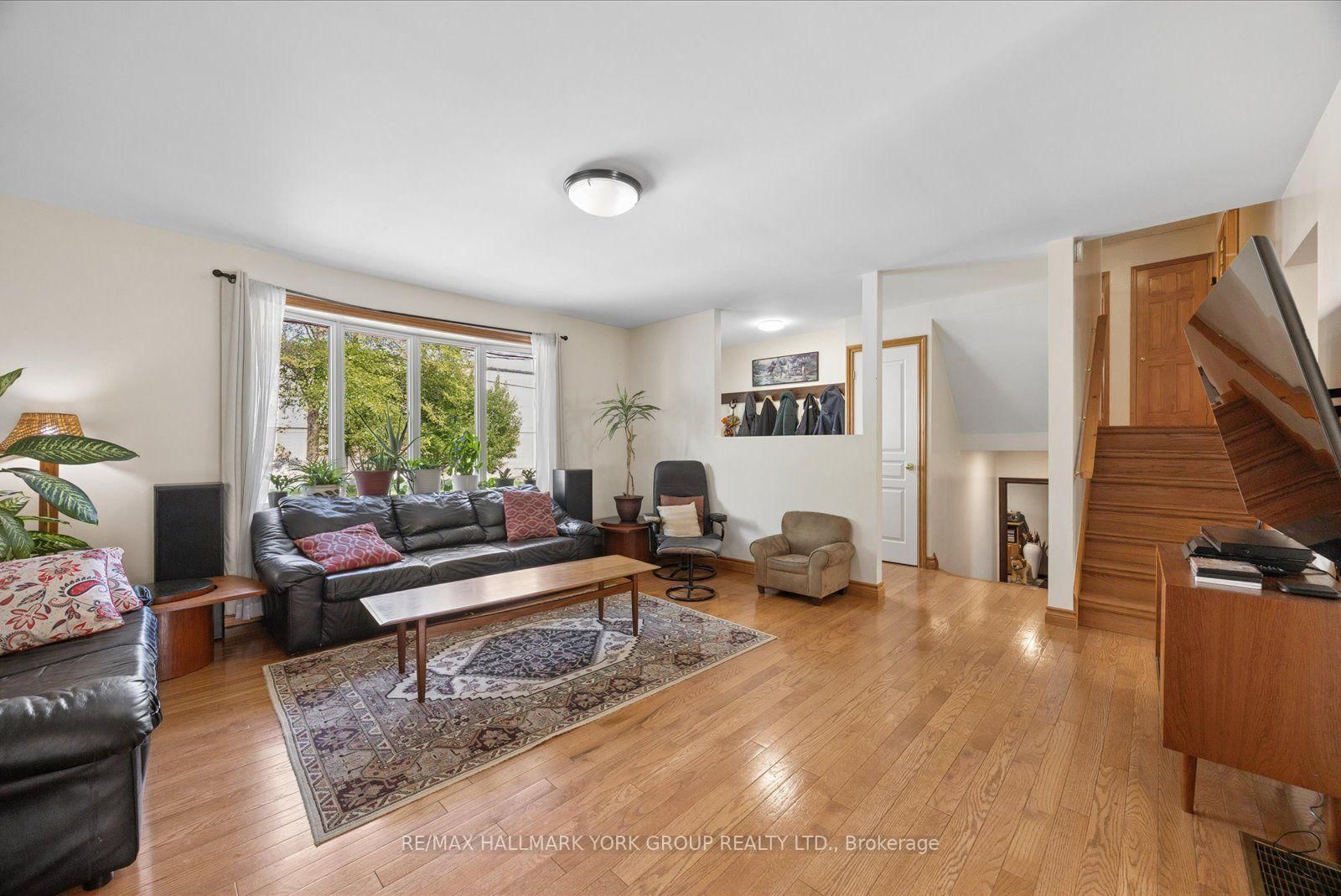 54 North Street • Georgina, ON photo 4