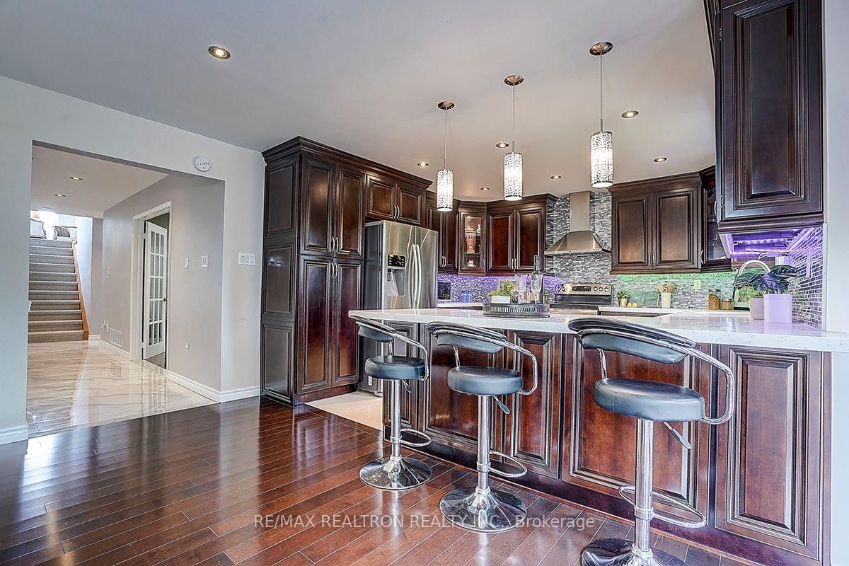 233 Brimson Drive • Newmarket, ON photo 11