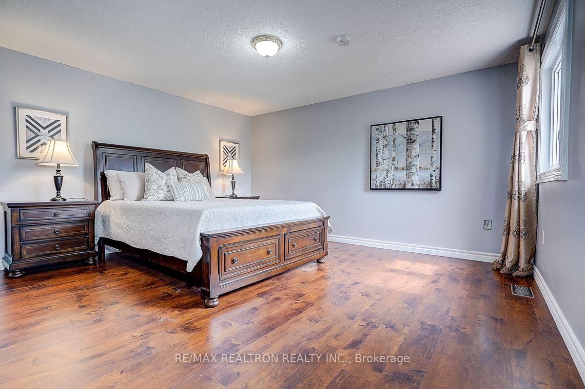 233 Brimson Drive • Newmarket, ON photo 33