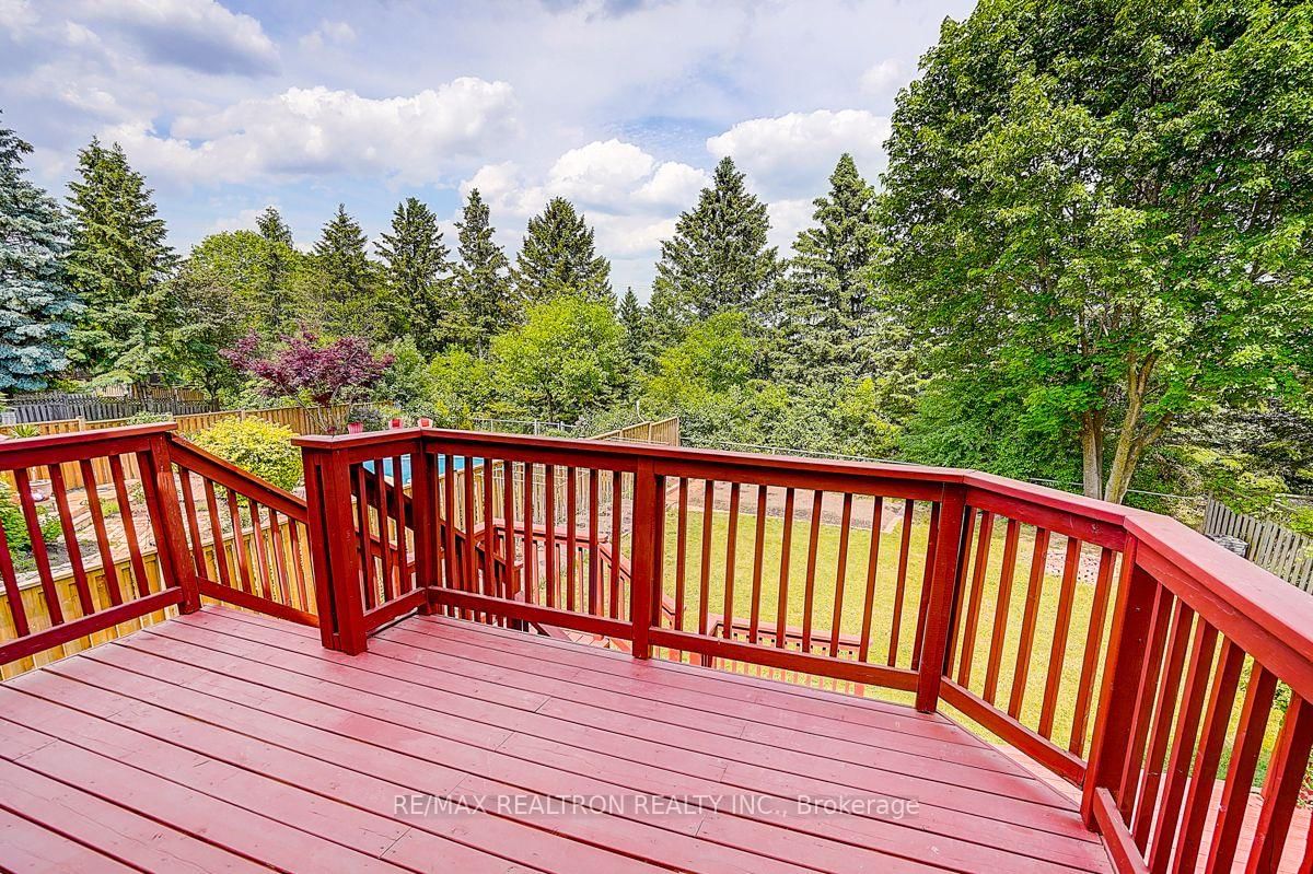 233 Brimson Drive • Newmarket, ON photo 9
