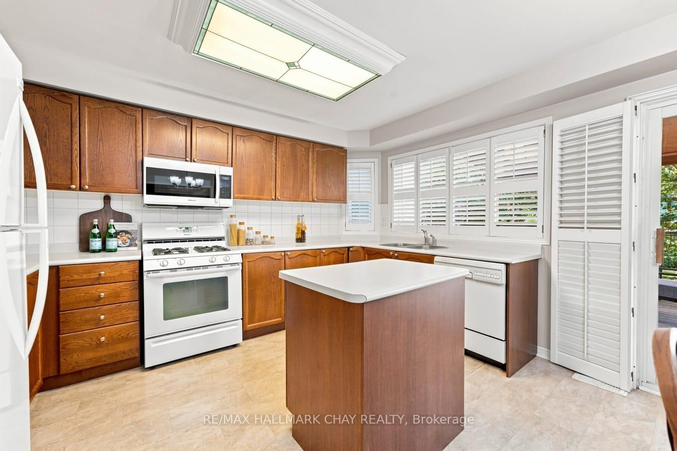380 Alex Doner Drive • Newmarket, ON photo 13