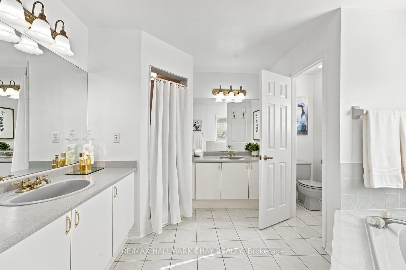 380 Alex Doner Drive • Newmarket, ON photo 25