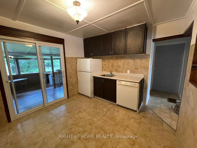 main floor 1br unit - 265 Shorecrest Road