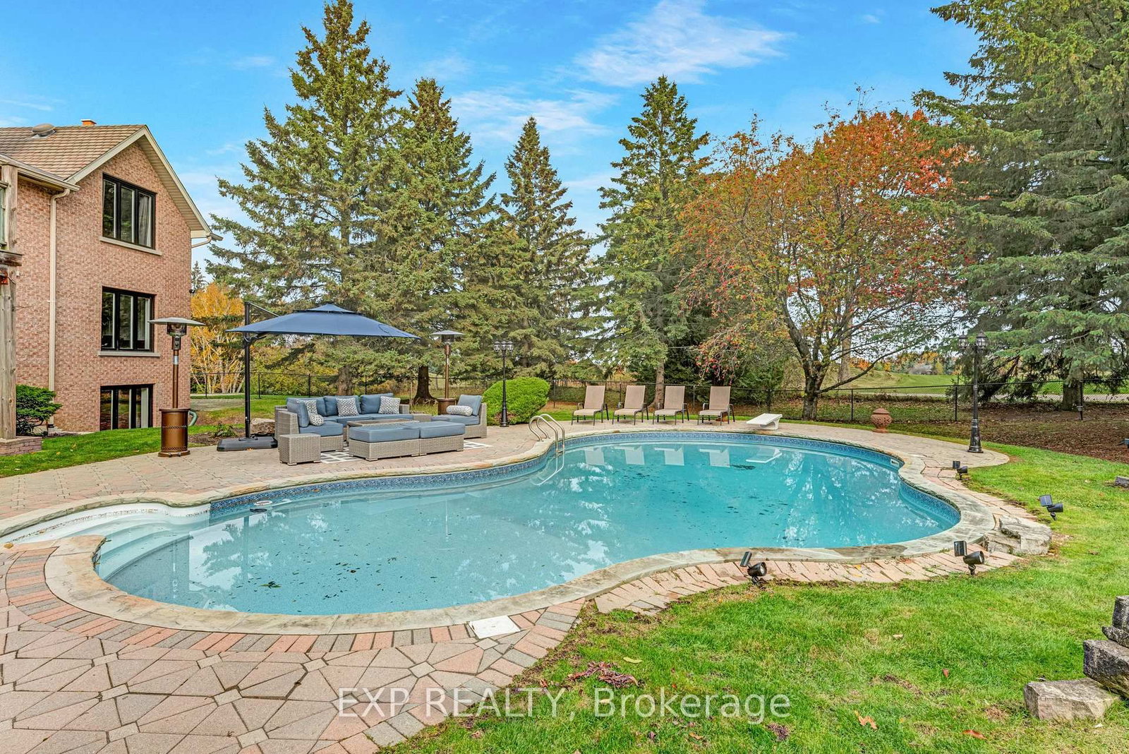 15 Jarvis Avenue • Aurora, ON photo 4