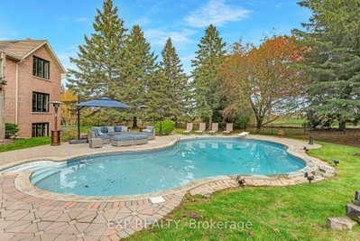 15 Jarvis Avenue • Aurora, ON photo 4
