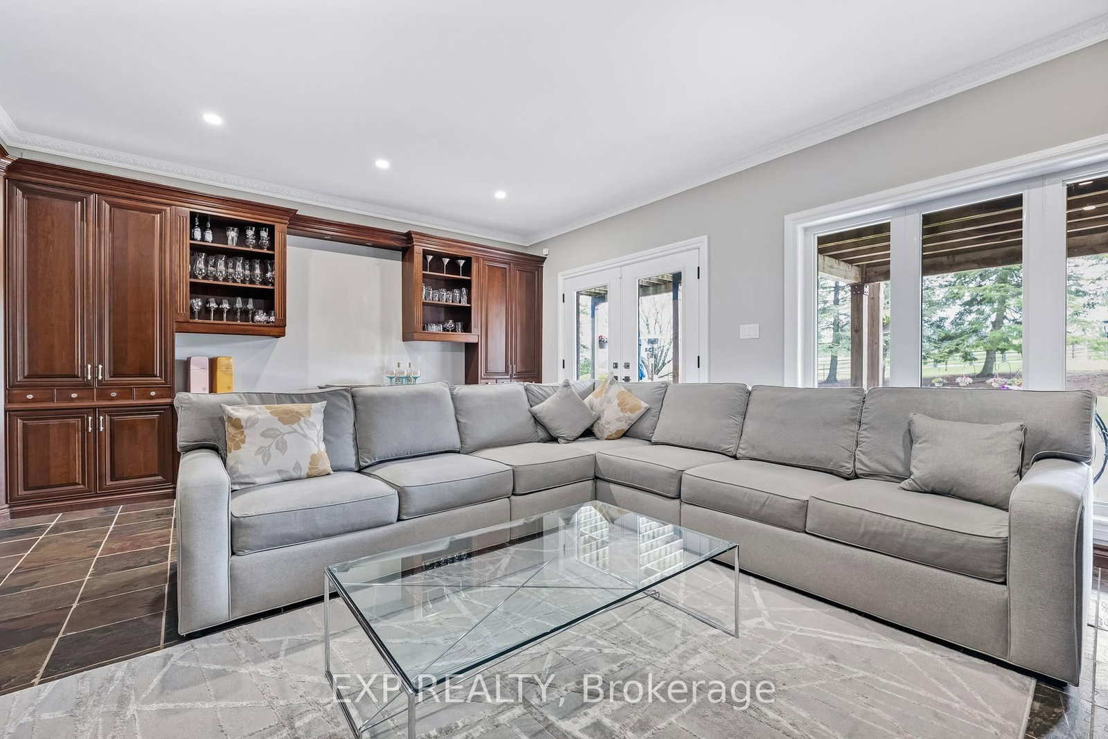 15 Jarvis Avenue • Aurora, ON photo 6