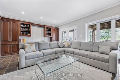 15 Jarvis Avenue • Aurora, ON photo 6