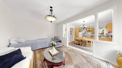 33 Amethyst Drive • Richmond Hill, ON photo 4