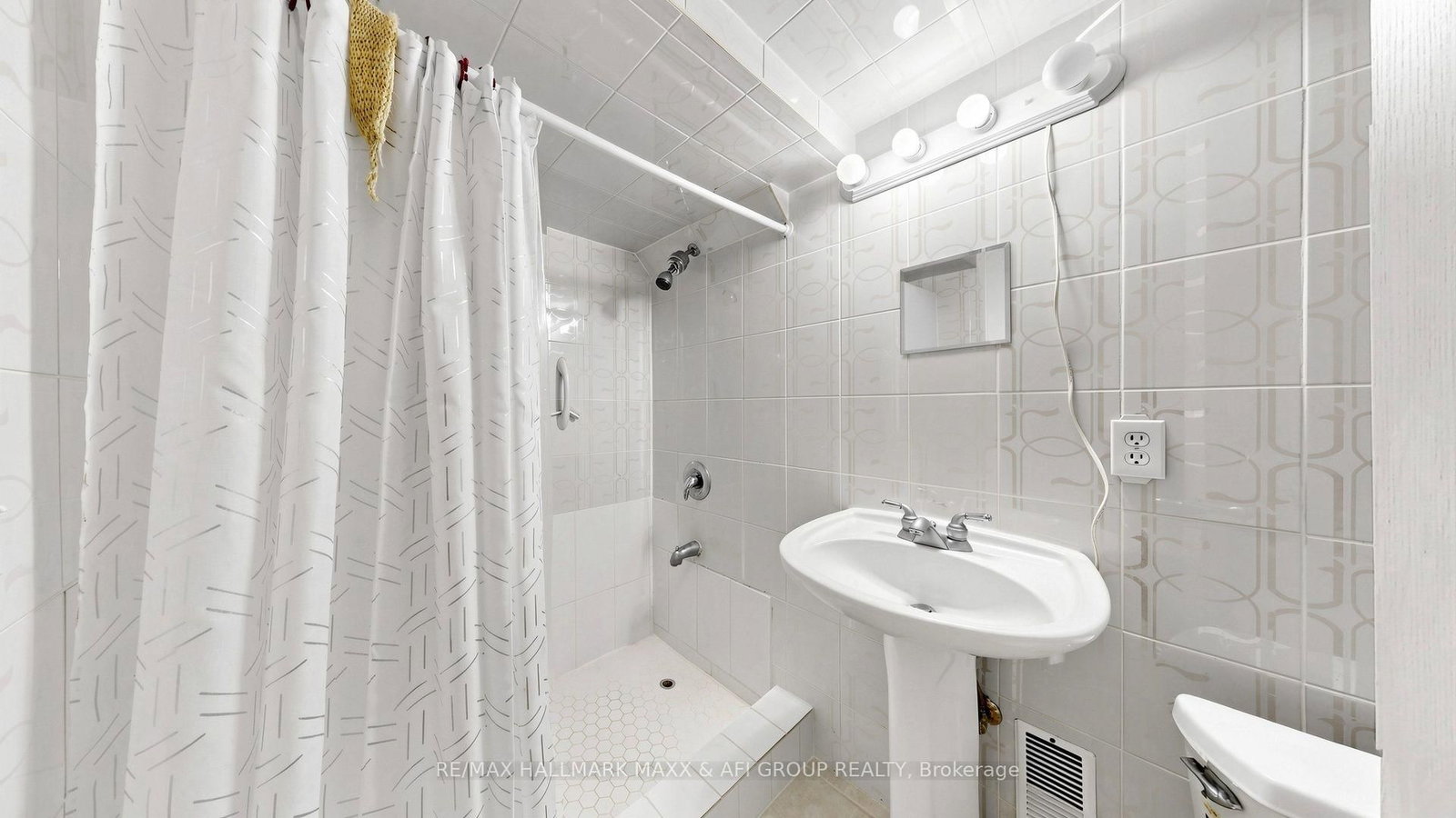 33 Amethyst Drive • Richmond Hill, ON photo 45
