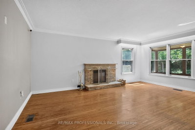 24 Billy Joel Crescent • Markham, ON photo 7