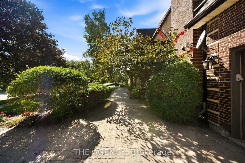 30 Goodfellow Cres photo 4