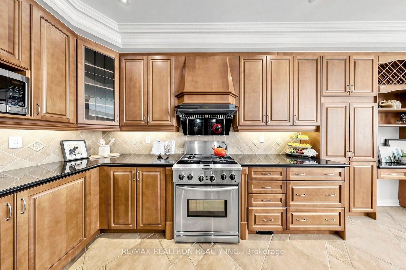52 Canelli Heights Court • Vaughan, ON photo 6