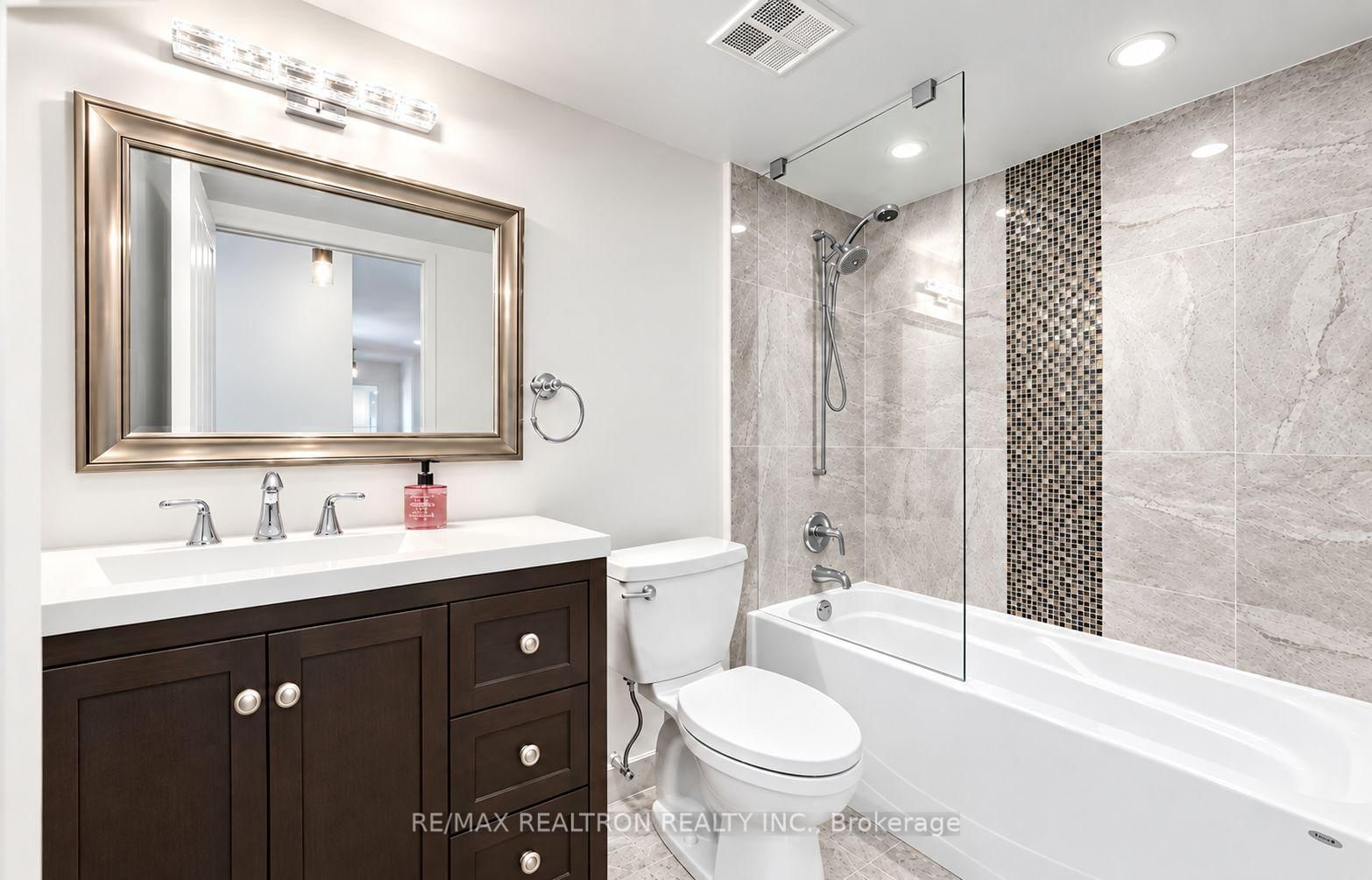 7 Townsgate Drive • #810 • Vaughan, ON photo 17