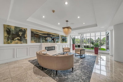 7 Townsgate Drive • #810 • Vaughan, ON photo 3