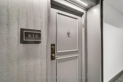 7 Townsgate Drive • #810 • Vaughan, ON photo 4